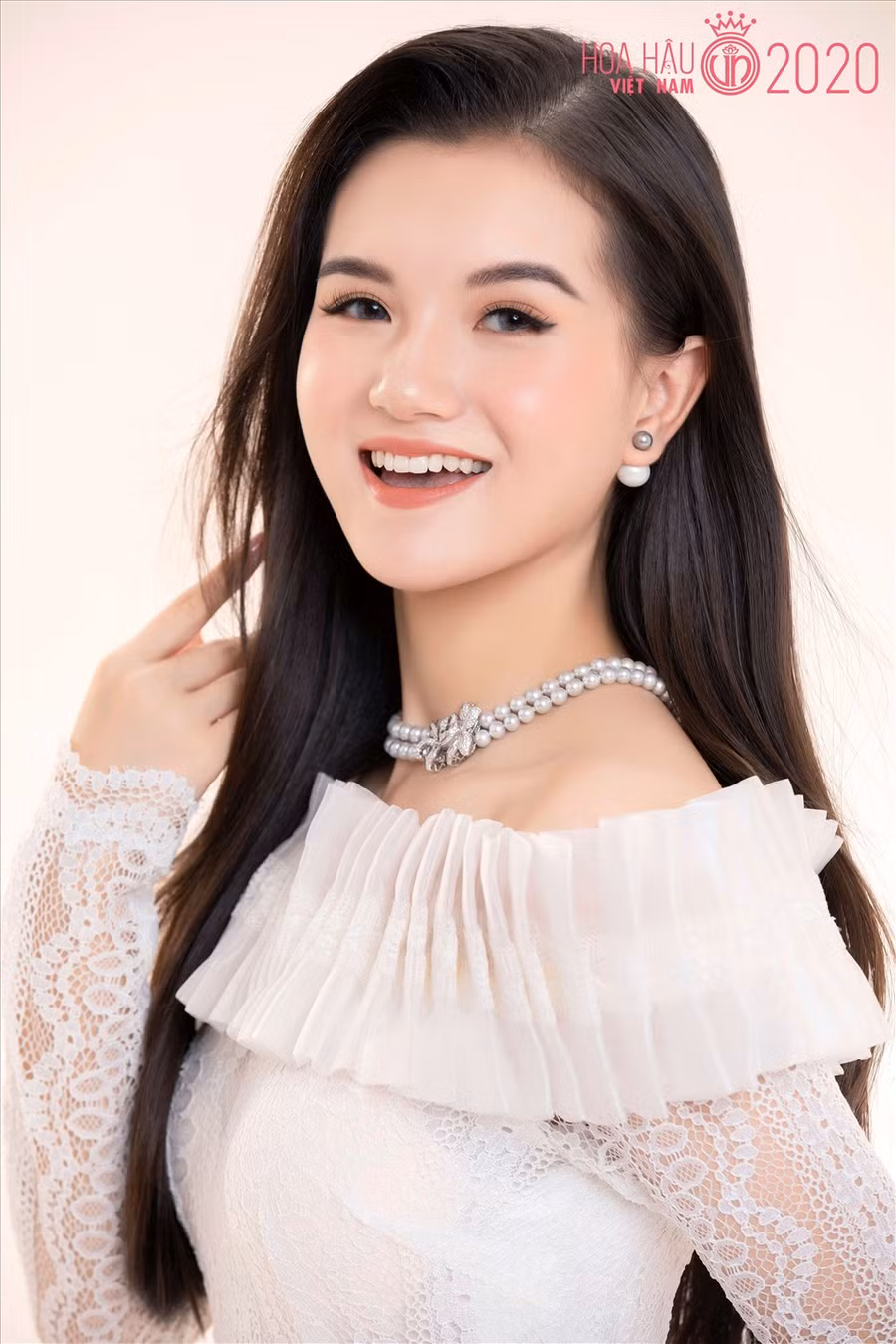 Hoàng Tú Quỳnh sinh năm 2002, là một trong những thí sinh Hoa hậu Việt Nam nhỏ tuổi nhất. Ảnh: HHVN.