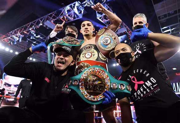 Teofimo Lopez trở thành 