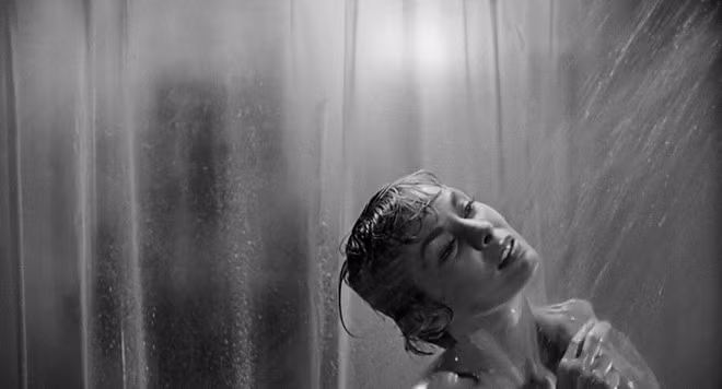 Phim Tâm thần hoảng loạn (1960) của đạo diễn Alfred Hitchcock chuyển thể từ quyển truyện kinh điển cùng tên của nhà văn Robert Bloch.