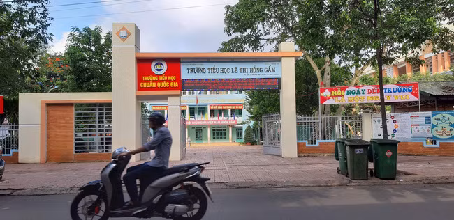 Trường tiểu học Lê Thị Hồng Gấm, nơi cô Trinh công tác