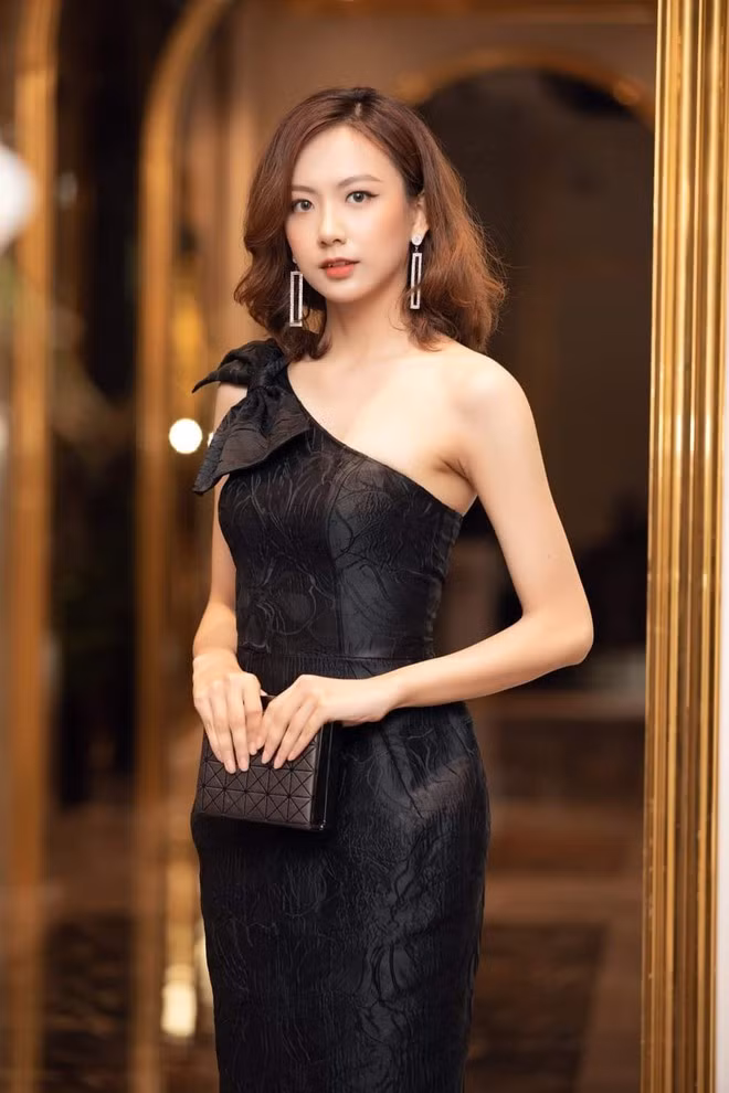 Vũ Mỹ Ngân cũng là người đẹp sở hữu chiều cao “khủng