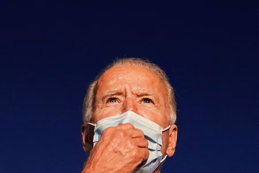  Ứng viên Joe Biden của đảng Dân chủ đang dẫn trước ông Trump tại phần lớn các bang chiến địa. Ảnh: Reuters
