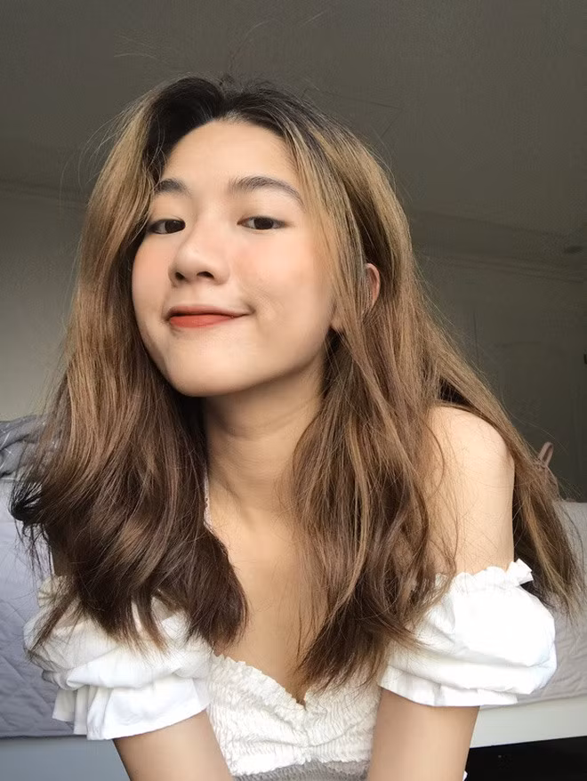 Phạm Thị Hà Thi sinh năm 2001, du học sinh Hà Lan cũng là thí sinh nhận được nhiều sự chú ý trên fanpage Hoa hậu Việt Nam nhờ thành tích học tập. Ảnh: NVCC.