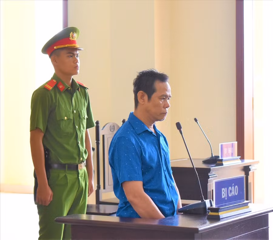 Chỉ vì ghen tuông, Bị cáo Nguyễn Thanh Hoàng đã dùng dao dâm các bị hại. Bị tòa án tuyên phạt 9 năm tù về tội giết người. Ảnh: Thành Nhân