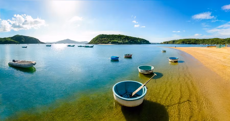 Chắc tại vùng mình khí hậu khắc nghiệt, sống ở vùng bão lũ, hạn hán, một thời nhà nghèo con đông đã rèn nên những đức tính chịu thương chịu khó... Ảnh: Lê Thanh Hải Chắc tại vùng mình khí hậu khắc nghiệt, sống ở vùng bão lũ, hạn hán, một thời nhà nghèo con đông đã rèn nên những đức tính chịu thương chịu khó... Ảnh: Lê Thanh Hải