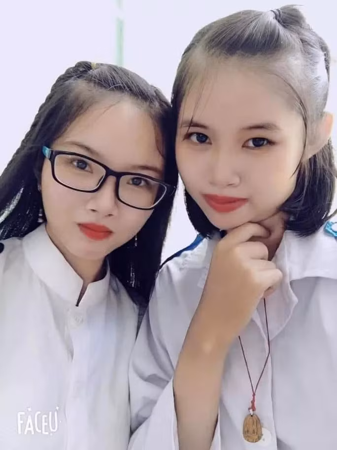 Nguyễn Thanh Trúc (bìa trái) và Hỷ Phương Hạ Vi.