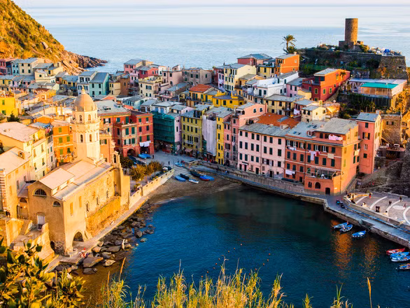 Ngôi làng Sirmione, Ý - Ảnh: CONDÉ NAST TRAVELER