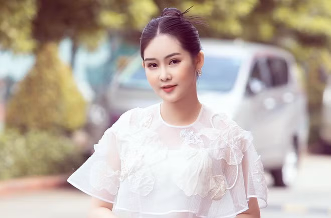 Lê Âu Ngân Anh đáp trả khi bị chê bai về nụ cười ẢNH: FBNV