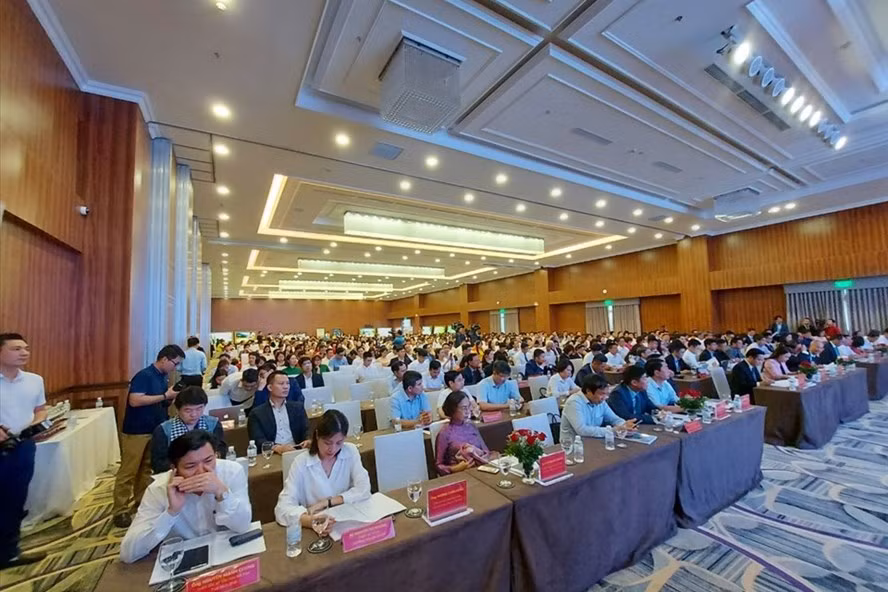 Các đại biểu dự Diễn đàn du lịch nội địa toàn quốc 2021. Ảnh: NT