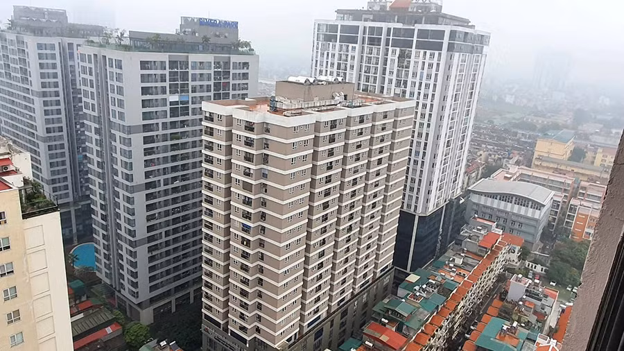 Trong khi đất nền sốt rầm rộ ở nhiều tỉnh thì thị trường chung cư, bất động sản nghỉ dưỡng... trầm lắng. ẢNH LÊ QUÂN