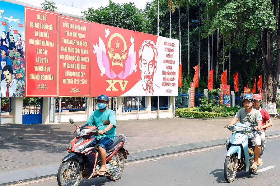 5.UBND TP.Pleiku đẩy mạnh công tác tuyên truyền trực quan, tạo không khí phấn khởi cho người dân trước ngày hội bầu cử.