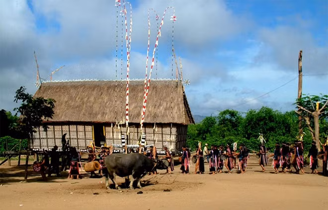Nhà rông làng Mơ Hra (xã Kông Lơng Khơng, H.Kbang, Gia Lai) trong hồ sơ di sản UNESCO - Ảnh: Tư liệu ông Bùi Trọng Hiền