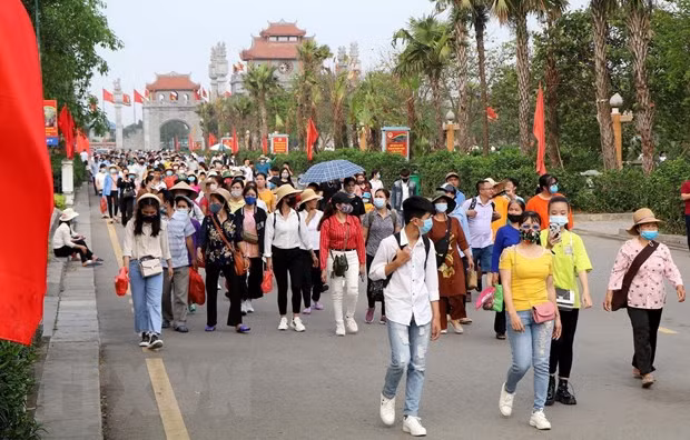 Nhân dân về dự lễ giỗ Tổ Hùng Vương năm Tân Sửu 2021. (Ảnh: Trung Kiên/TTXVN)