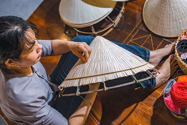Nghề chằm nón ở Khánh Hòa. (Nguồn: Báo Khánh Hòa)