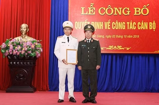 Thượng tá Nguyễn Quốc Toản được điều động, bổ nhiệm chức vụ Giám đốc Công an tỉnh Bắc Giang tháng 10.2019 khi mới 41 tuổi. Ảnh BCA Thượng tá Nguyễn Quốc Toản được điều động, bổ nhiệm chức vụ Giám đốc Công an tỉnh Bắc Giang tháng 10.2019 khi mới 41 tuổi. Ảnh BCA