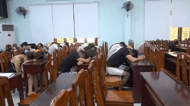 Nhóm thanh niên dự tiệc sinh nhật có sử dụng ma túy. (Nguồn: thanhnien) Nhóm thanh niên dự tiệc sinh nhật có sử dụng ma túy. (Nguồn: thanhnien)