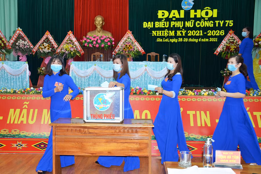 Bỏ phiếu Bầu Ban Chấp hành Hội nhiệm kỳ 2021-2026. Ảnh: Vĩnh Hoàng