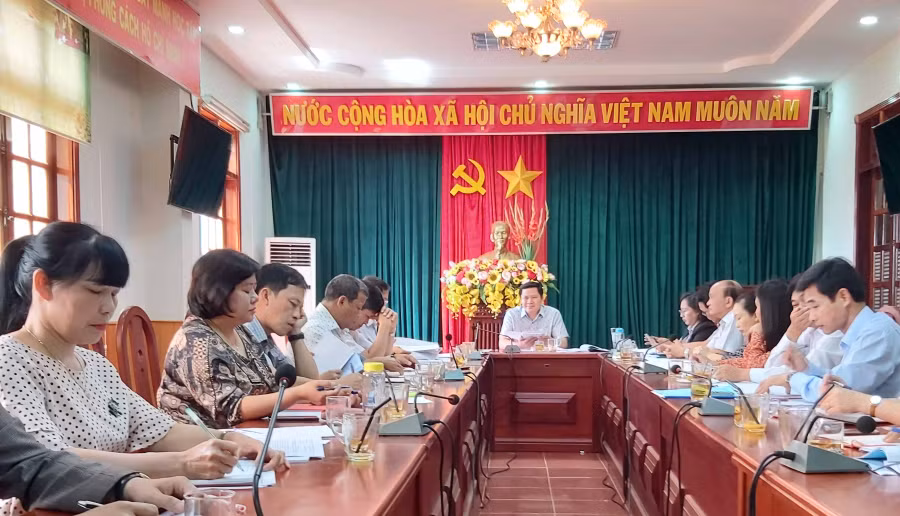 Quang cảnh buổi họp thông qua kết quả giám sát. Ảnh Ngọc Anh 2