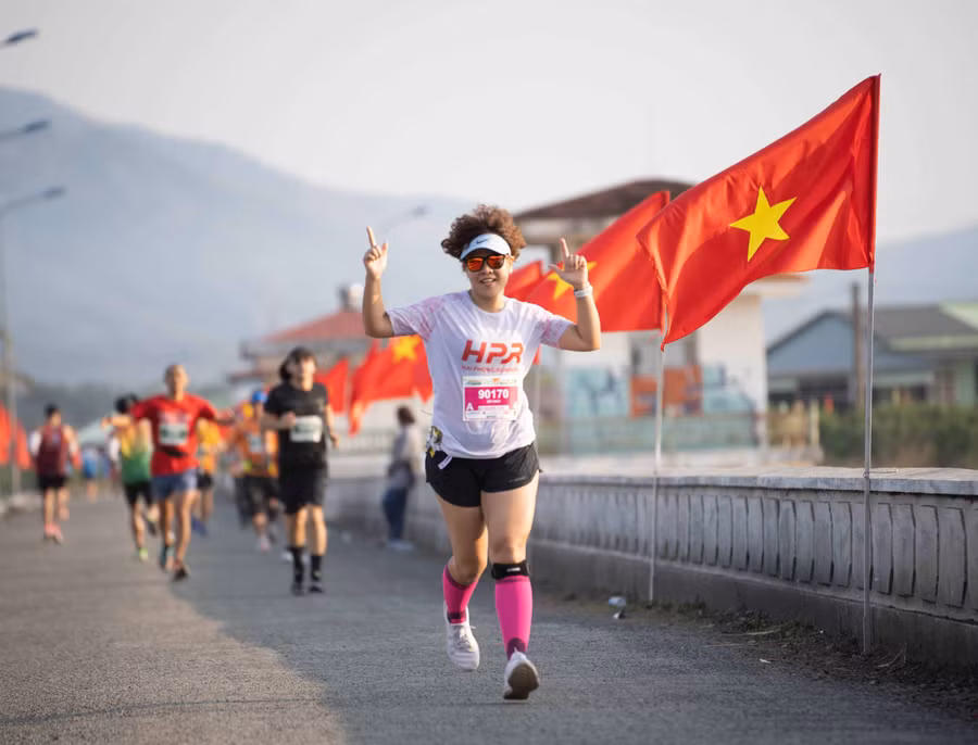 Vận động viên tham gia tranh tài tại Giải Vô địch Quốc gia Marathon và cự ly dài Báo Tiền Phong lần thứ 62-2021. Ảnh: Hoàng Quốc Vĩnh