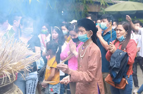 Hàng vạn người đã đổ về dâng hương ở Đền Hùng - Phú Thọ trong những ngày qua Ảnh: NGÔ NHUNG
