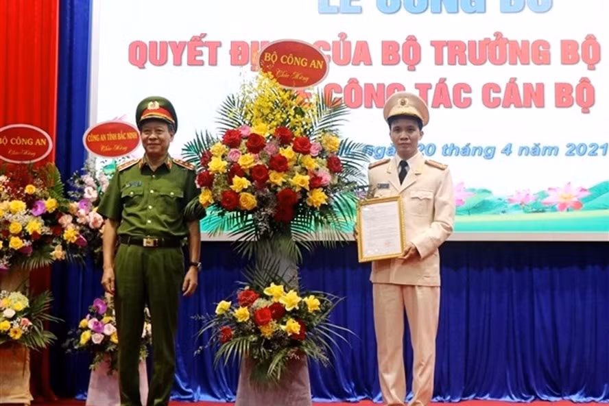 Đại tá Bùi Duy Hưng được bổ nhiệm làm Giám đốc Công an tỉnh Bắc Ninh hôm 20.4. Ảnh CABN Đại tá Bùi Duy Hưng được bổ nhiệm làm Giám đốc Công an tỉnh Bắc Ninh hôm 20.4. Ảnh CABN