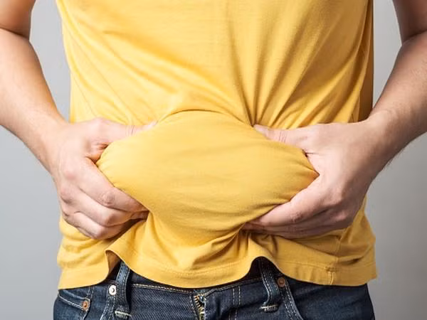 Không mập nhưng có bụng mỡ nguy hiểm cho hệ tim mạch không kém gì người bị béo phì toàn phần (Ảnh minh họa từ Internet)