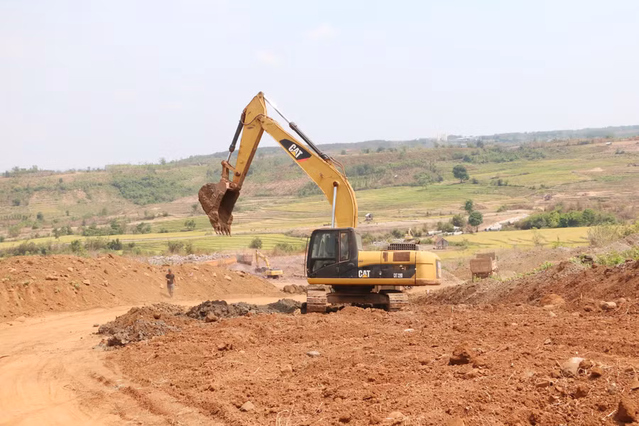 Các tuyến đường được chủ đầu tư xây dựng góp phần hình thành liên kết vùng, mở rộng khu dân cư mới. Ảnh: Quang Tấn Các tuyến đường được chủ đầu tư xây dựng góp phần hình thành liên kết vùng, mở rộng khu dân cư mới. Ảnh: Quang Tấn