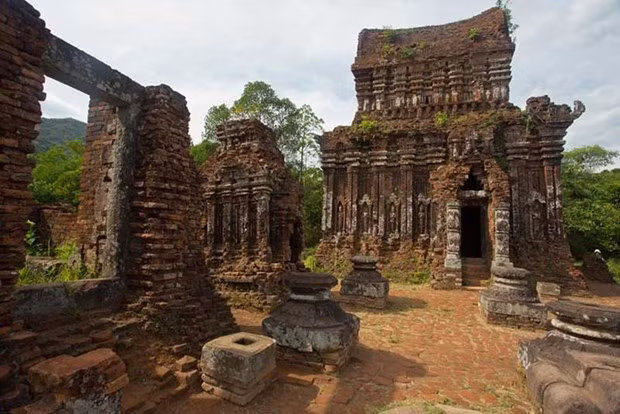  Khu di tích Óc Eo-Ba Thê.
