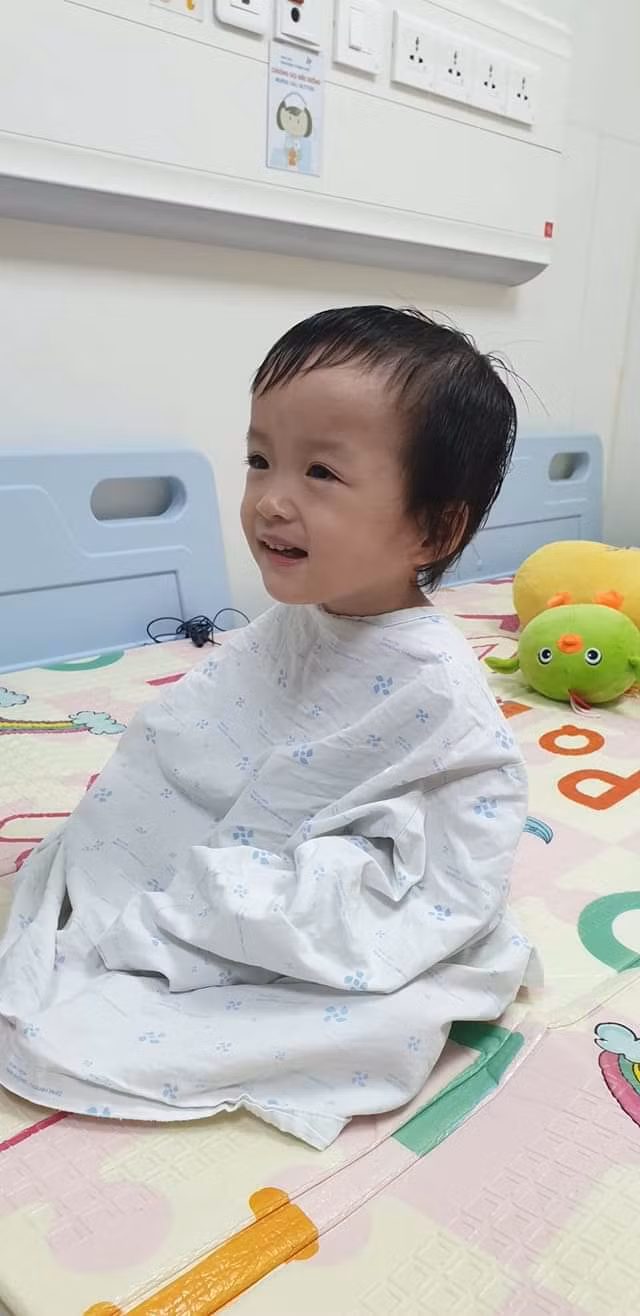 Bé Diệu Nhi được đóng hậu môn thành công