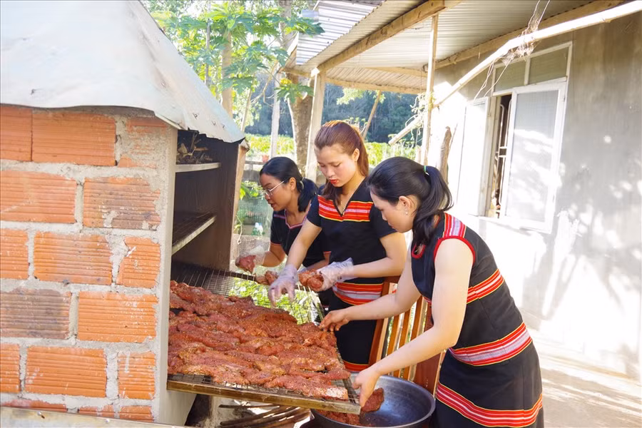 Văn hóa đồng bào dân tộc Tây Nguyên luôn là nét hấp dẫn, níu kéo du khách khám phá. Ảnh TT