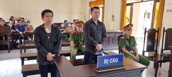 2 bị cáo Trần Mạnh Hùng và Nguyễn Duy Anh tại phiên tòa