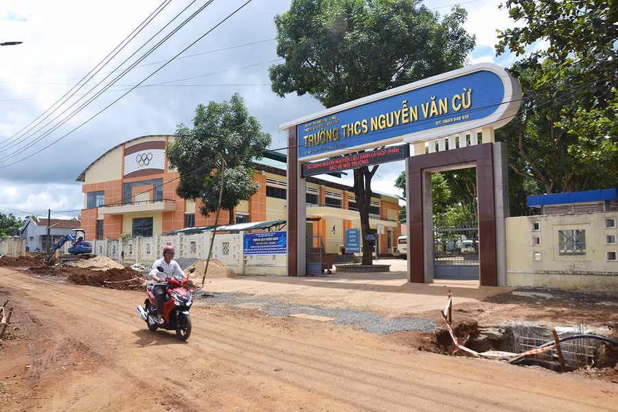 Trường THCS Nguyễn Văn Cừ, TP. Pleiku. Ảnh: Hoàng Minh Trường THCS Nguyễn Văn Cừ, TP. Pleiku. Ảnh: Hoàng Minh