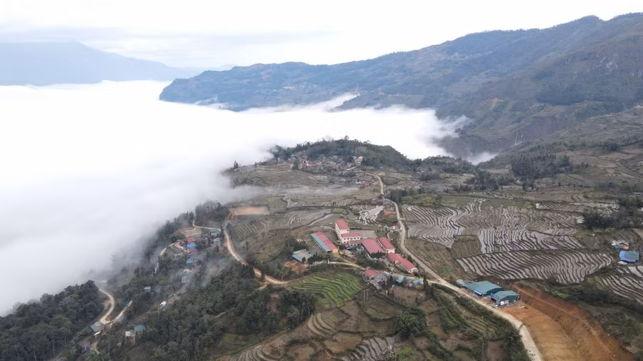 Toàn cảnh Y Tý nhìn từ trên cao.