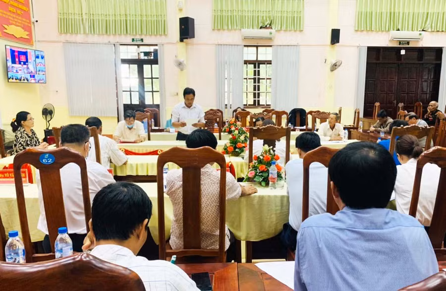 Quang cảnh hội nghị trực tuyến Ban công tác mặt trận thôn Hòa Hiệp. Ảnh: Hà Chi