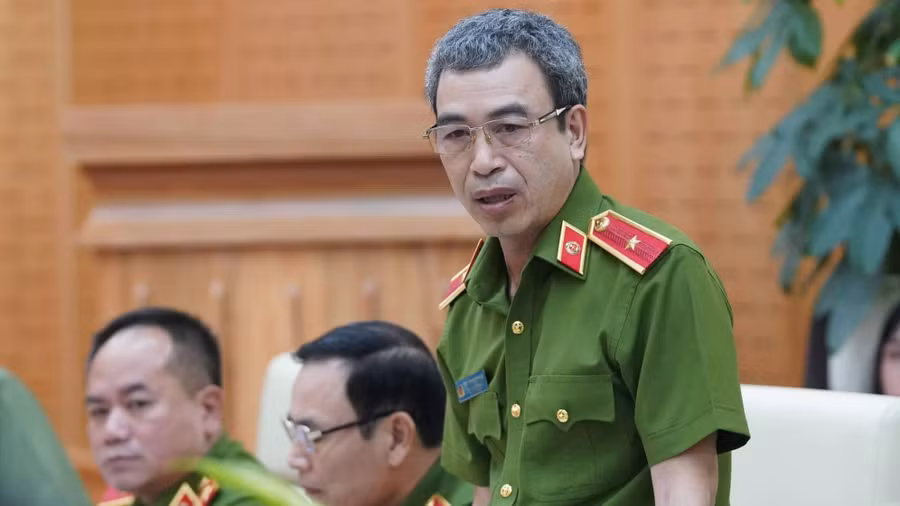 Thiếu tướng Nguyễn Văn Thành, Phó cục trưởng C03, trả lời tại họp báo. Ảnh: Trần Cường