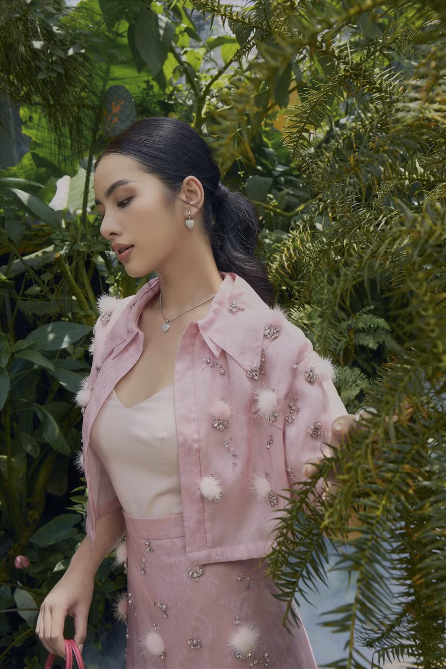 Đánh dấu bước chuyển thời trang từ xuân sang hè, NTK Đỗ Long ra mắt bộ sưu tập “Lost In The Garden”.