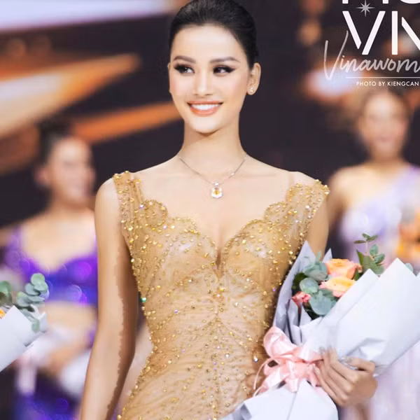 Hương Ly có body lẫn nhan sắc cực kỳ xinh đẹp.