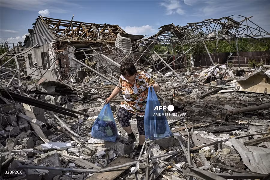 Đổ nát ở thành phố Sloviansk, vùng Donbass, miền đông Ukraina, ngày 1.6.2022. Ảnh: AFP