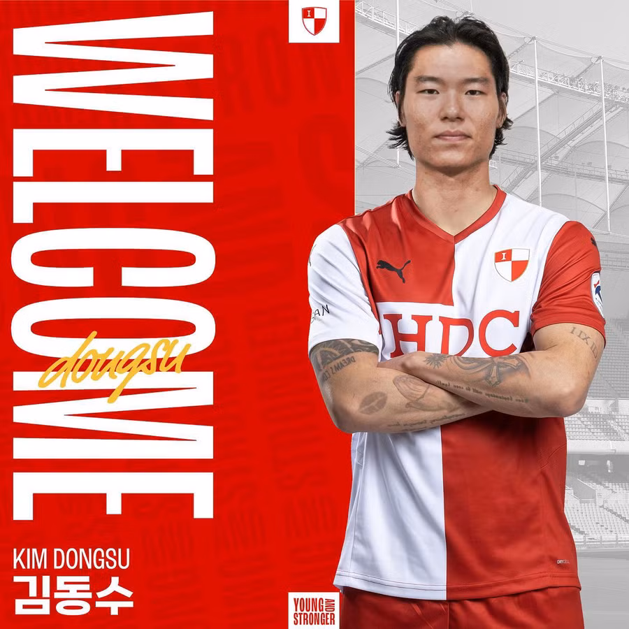 Kim Dong-su trong màu áo mới Busan Ipark. Ảnh: FACEBOOK