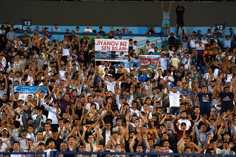 U.23 Uzbekistan chào đón khán giả trở lại sân ở trận chung kết. Ảnh: AFC