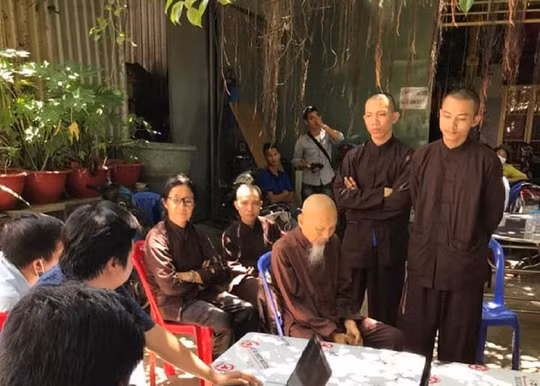  Những người ở 