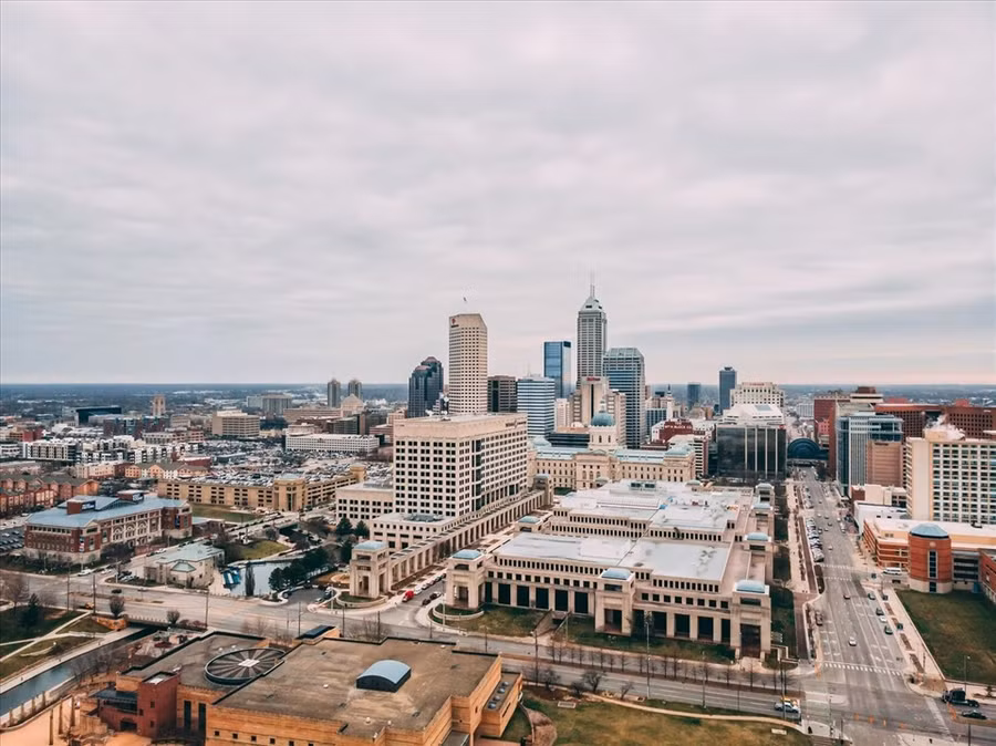 Quang cảnh Indianapolis nhìn từ xa.