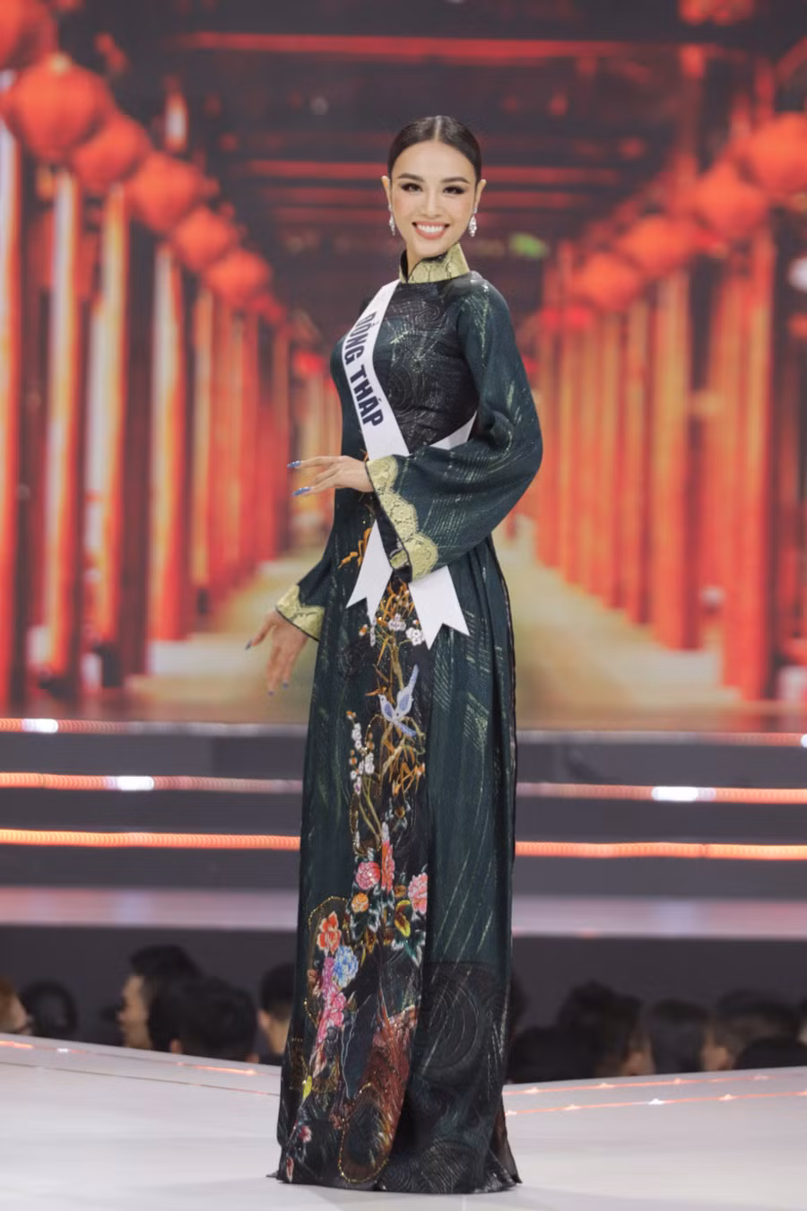 Huỳnh Phạm Thủy Tiên là cô gái được kỳ vọng giành chiến thắng tại Hoa hậu Hoàn vũ Việt Nam 2022. Từng có thời gian nặng 90kg, người đẹp đã cải thiện rõ rệt về hình thể. Hiện tại, cô cao 1,72m, số đo ba vòng 89-65-98. Cô được gọi tên cho danh hiệu Đại sứ du lịch thuộc phần thi Người đẹp bản lĩnh. Ảnh: BTC