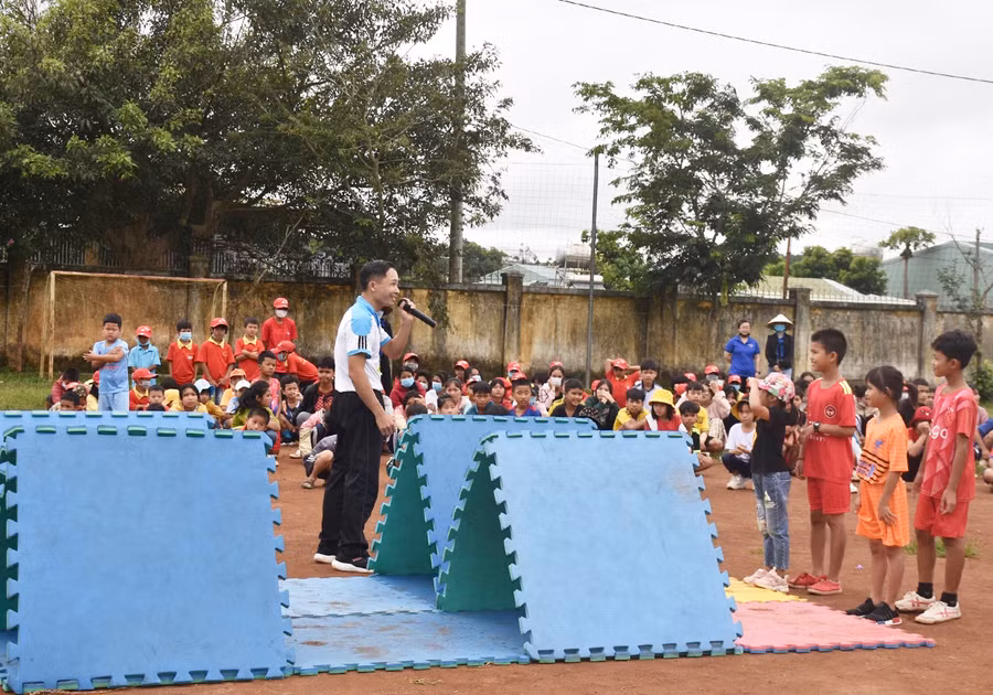  Chương trình rèn luyện kỹ năng sống giúp trẻ trang bị kỹ năng tự vệ và chăm sóc bản thân. Ảnh: Trần Dung