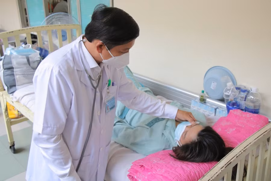 Bệnh nhân SXH điều trị tại Bệnh viện Bệnh nhiệt đới TP.HCM. Ảnh: Trần Xuân Khánh