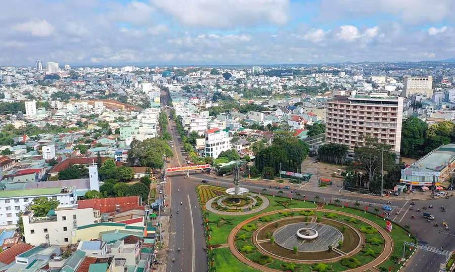 Thời tiết TP. Pleiku có mây thay đổi, ngày nắng gián đoạn, chiều tối và đêm có mưa rào và giông vài nơi đến rải rác. Ảnh: Quang Tấn Thời tiết TP. Pleiku có mây thay đổi, ngày nắng gián đoạn, chiều tối và đêm có mưa rào và giông vài nơi đến rải rác. Ảnh: Quang Tấn
