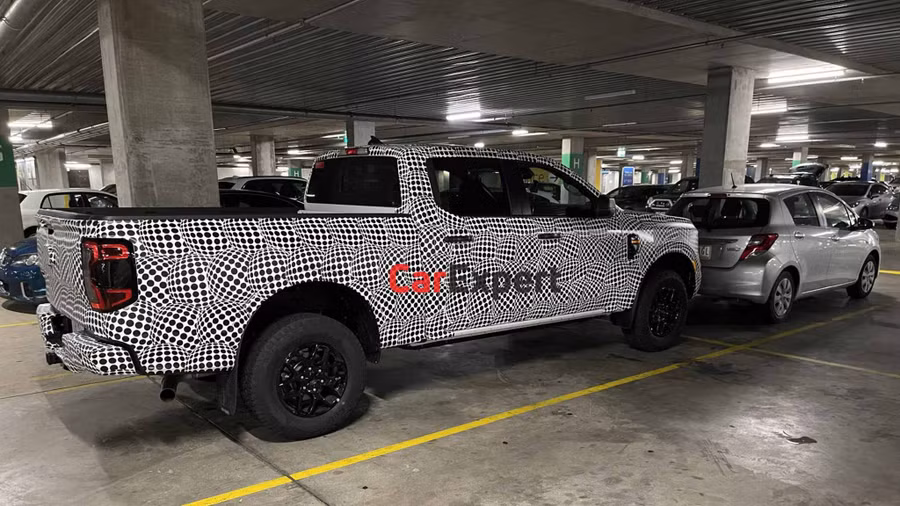 Phiên bản này kéo dài thùng xe để tăng kích thước chở hàng hóa. Ảnh: CAR EXPERT