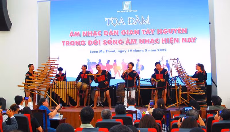 Một tiết mục biểu diễn tại buổi tọa đàm.