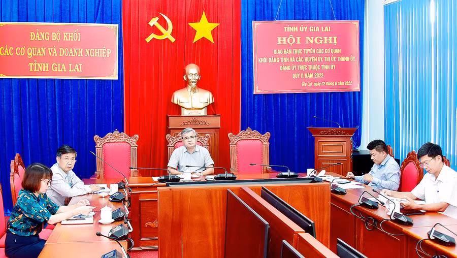 Quang cảnh Hội nghị giao ban trực tuyến công tác Đảng quý II-2022 tại điểm cầu Đảng ủy Khối các Cơ quan và Doanh nghiệp tỉnh. Ảnh: Đức Thụy