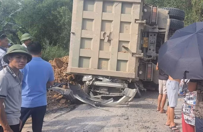  Hiện trường vụ tai nạn thảm khốc khiến 3 người tử vong, 1 người bị thương